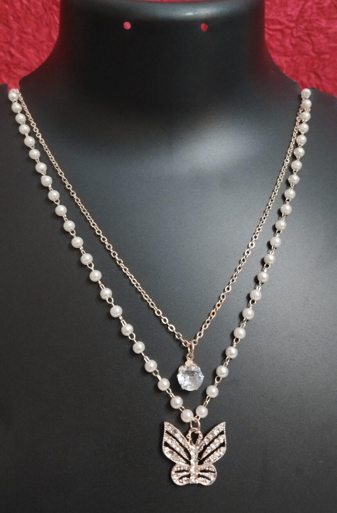 Elegant double-layered necklace with pearls and butterfly pendant