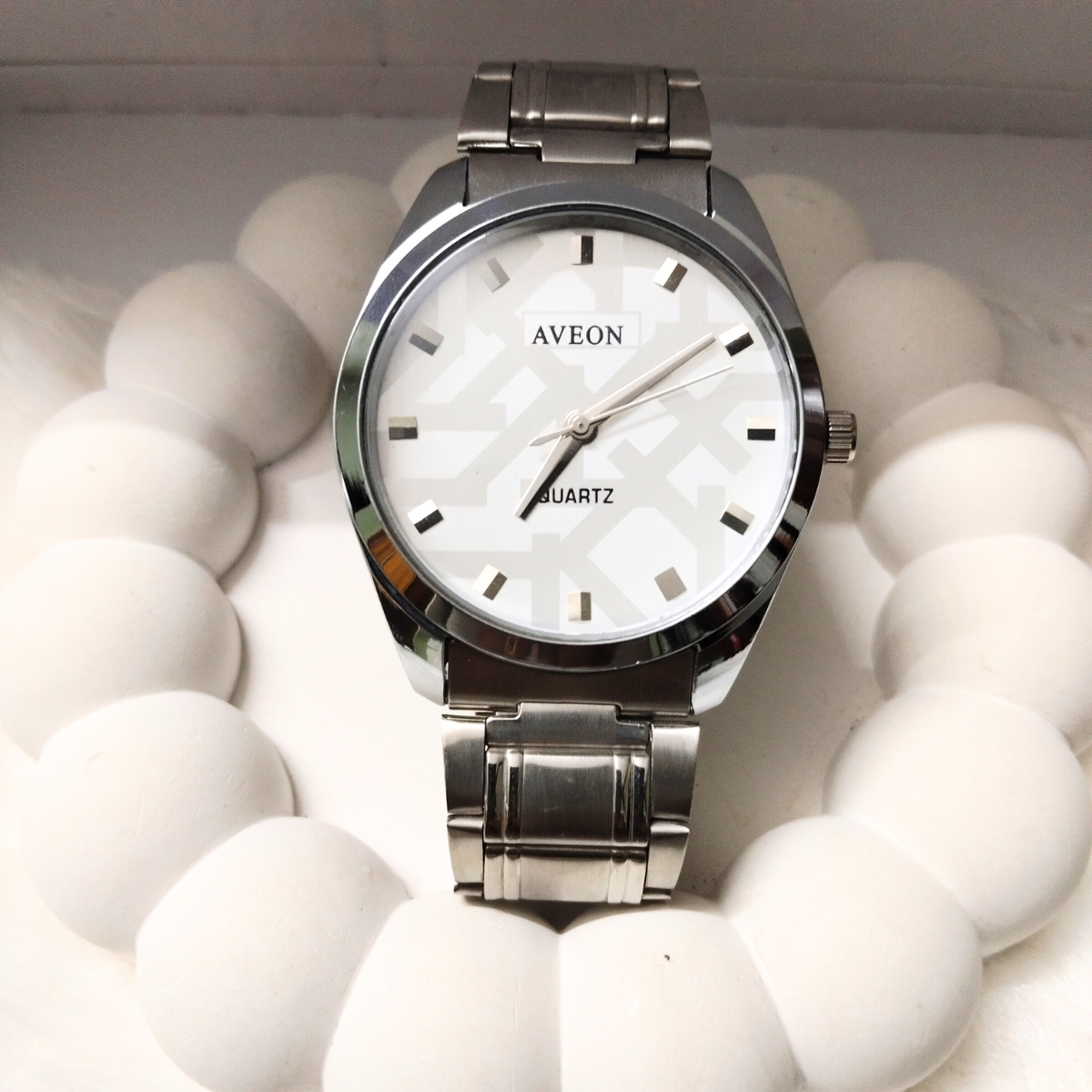 Aveon silver watch for men with minimalist white dial and steel strap