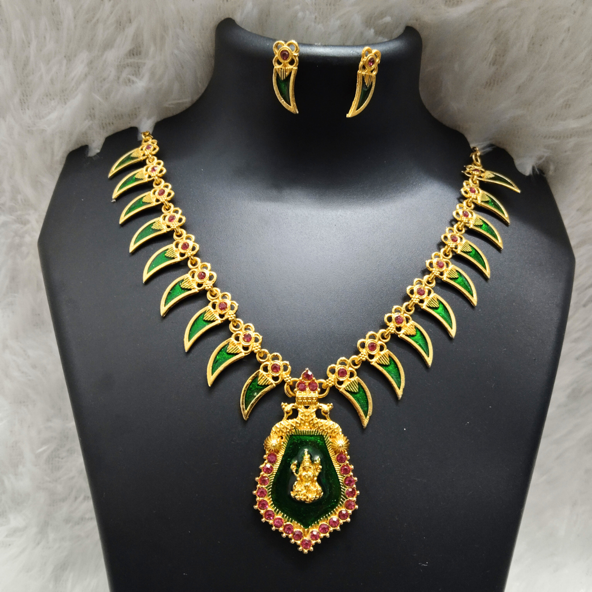 Kerala Traditional Palakka Necklace Set with Lakshmi Pendant – Green